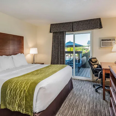 Travelodge By Wyndham Gananoque Exterior photo