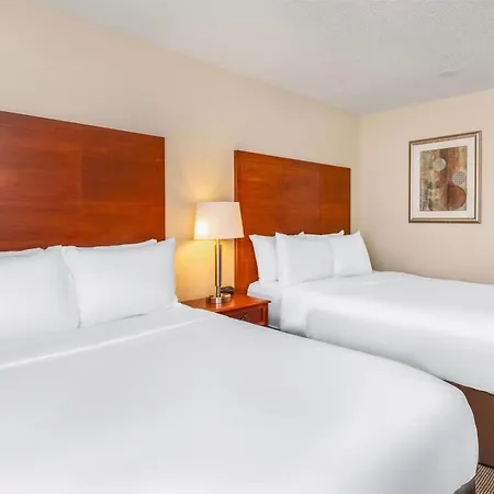 Travelodge By Wyndham Gananoque Exterior photo