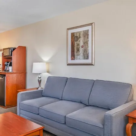 Travelodge By Wyndham Gananoque Exterior photo