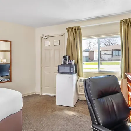 Travelodge By Wyndham Gananoque Exterior photo