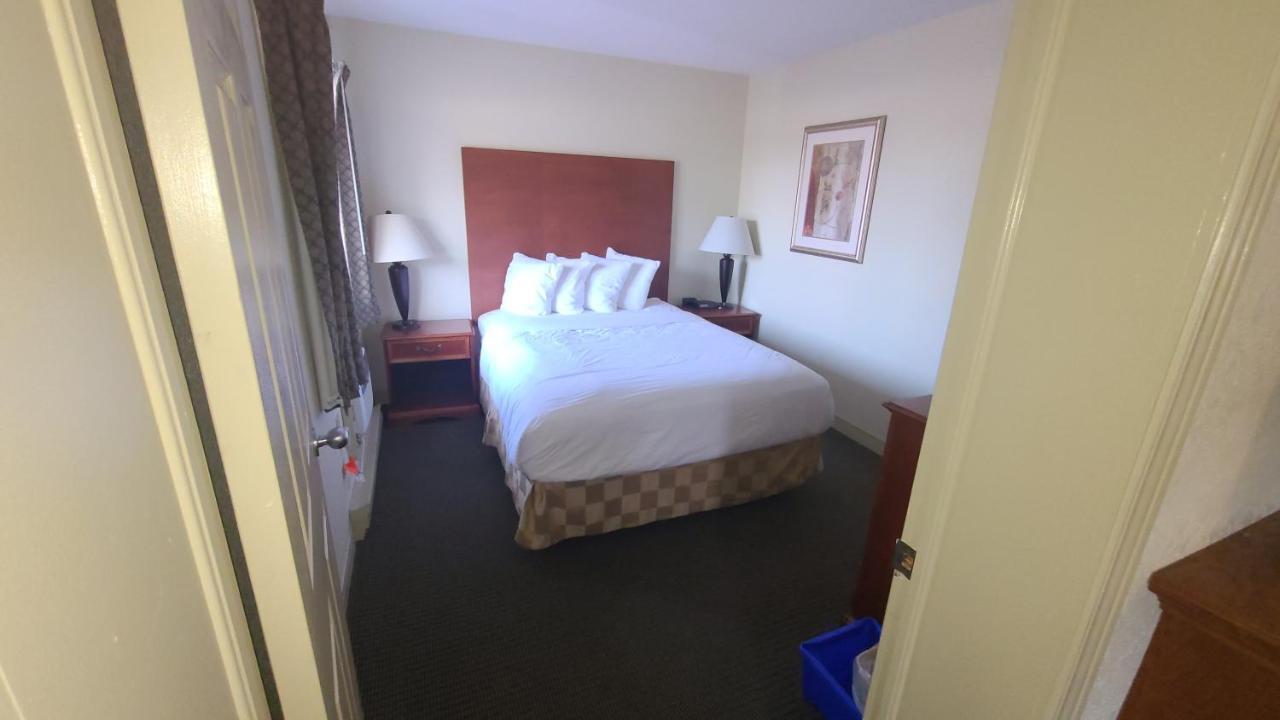 Travelodge By Wyndham Motel